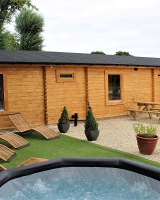 Stunning 5-Bed Cabin in Ashton Under Hill