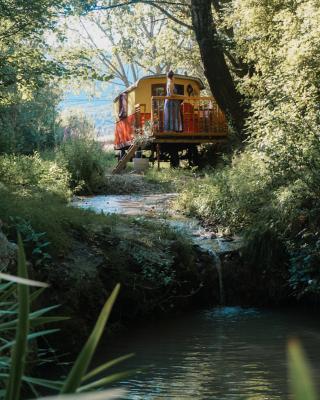 Roulotte Tzigane au bord du ruisseau - Drôme Provençale (2p)