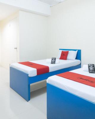 RedDoorz @ Insular Square Mandaue City