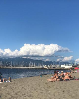 heart of Kitsilano area,5 mins walk to kits beach