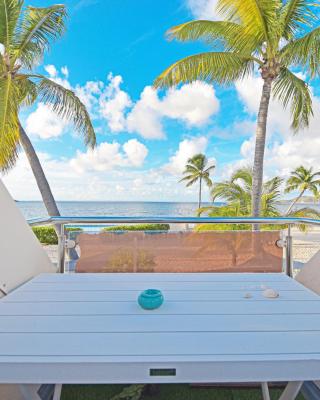 Deja Blue - Comfortable Beachfront condo