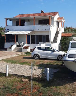 Apartments and rooms with parking space Susica, Ugljan - 8265