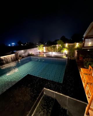 Param Country Home With Pool