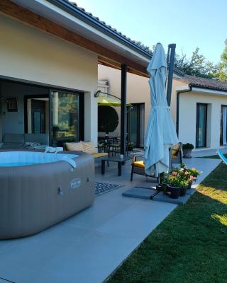 Villa Contemporaine Climatisée classée 4 étoiles - Vue panoramique sur la Vallée d'Orb et le Caroux