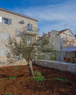 Apartments with a parking space Sutivan, Brac - 752