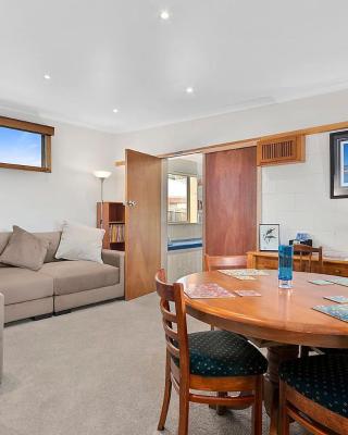 Forty South Cottage - A Secluded Waterside Getaway