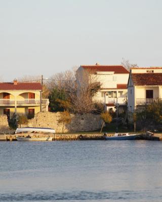Apartments and rooms with parking space Nin, Zadar - 5805