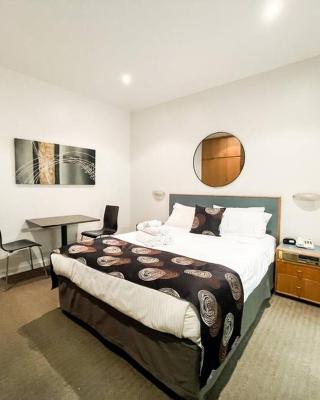 410 /247 studio gouger st Ex hotel room in city