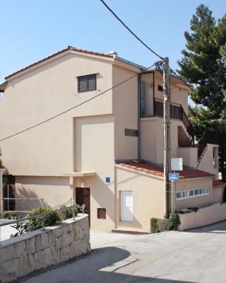 Apartments by the sea Nemira, Omis - 5884