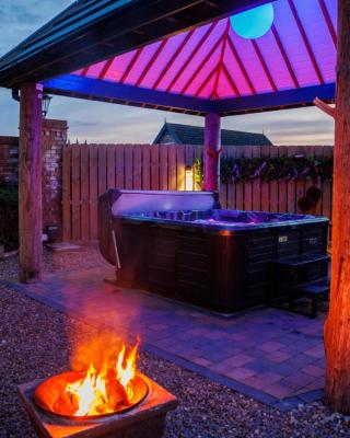 Lincoln Holiday Retreat Lodge with Private Hot Tub
