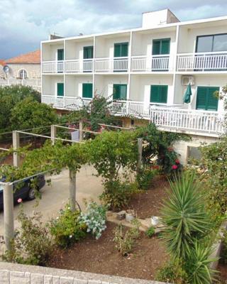 Apartments and rooms by the sea Sucuraj, Hvar - 12887