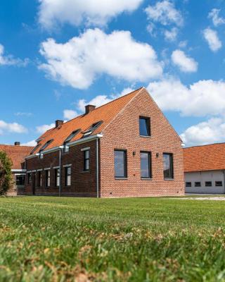 Farmhouse Hoeve Den Ast 5 separate bedrooms with bathrooms