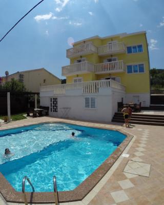 Apartments Romana