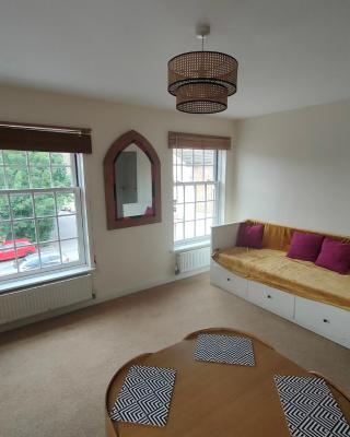 Central Taunton 2-bedroom apartment, great location!