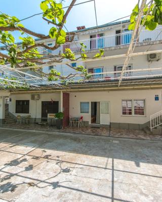 Apartments by the sea Podaca, Makarska - 4734