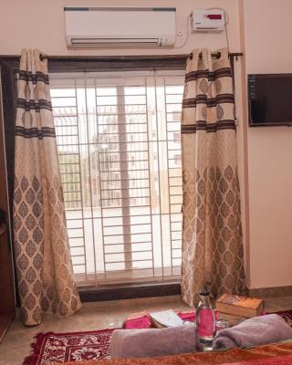 Stay Inn Kailasha - Lift,Parking,Kitchen and all modern facilities