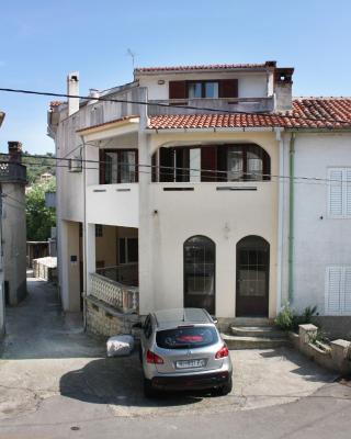 Apartments and rooms with parking space Vrbnik, Krk - 5302