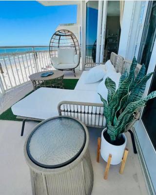 Beach Oasis 704 Lovely Daytona ocean front for 5 sleeps up to 12