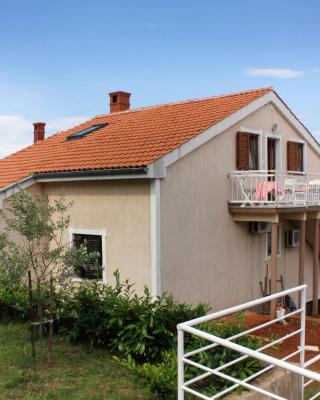 Apartments and rooms with WiFi Njivice, Krk - 5362