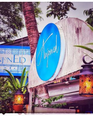 Anjoned Hostel & Cafe