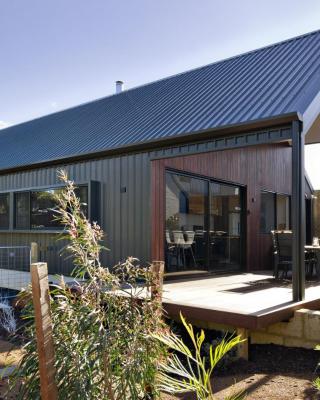 Margaret River Bungalow-2-middle - stylish stay