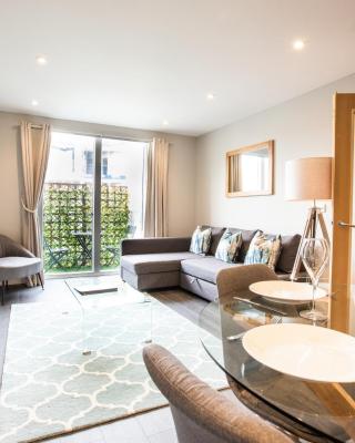 Urban Living's - The Wren Beautiful City Centre Apartment with Parking