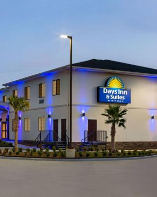 Days Inn & Suites by Wyndham Greater Tomball