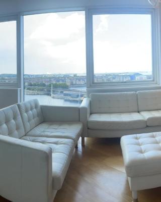 Luxury 8th Floor Apartment with Stunning Views
