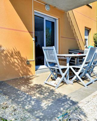 Lovely Apartment In Orange With Kitchen