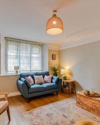 Cheerful 3 bed Grade II Central Cottage