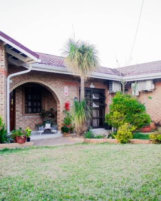 Pitikwe Hill Guesthouse