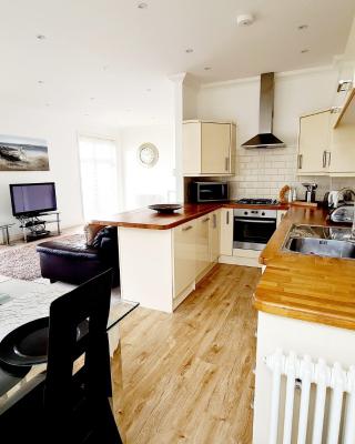 Seas the Day Beachfront Apartment Ramsgate - Sleeps 4