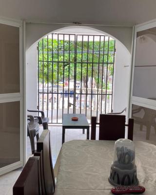 Apartamento con aire acondicionado y parqueadero por dias en Santa Marta
