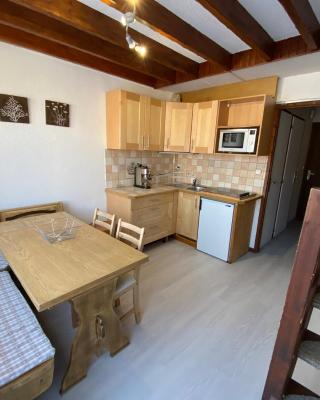 Appartement 2 pièces avec mezzanine, 6 pers, proche pistes et commerces - FR-1-412-71