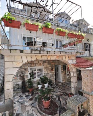 Apartments by the sea Trpanj, Peljesac - 15995