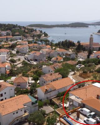Apartments and rooms with parking space Hvar - 15706