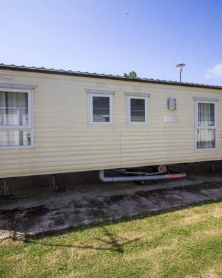 10 Berth Caravan For Hire At Seawick Holiday Park In Essex Ref 27102sw