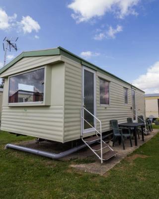 6 Berth Caravan For Hire At Martello Beach Holiday Park In Essex Ref 29017y