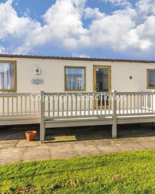 Great Caravan With Decking Southview Holiday Park In Skegness Ref 33183v