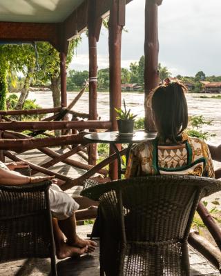 Nongsak Riverside Guesthouse & Nongsak Guesthouse