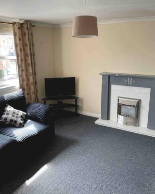 Modern 2 bed flat, private parking & sec entry