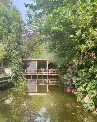 Casa aan de Plas, B&B met sauna en hottub of jacuzzi