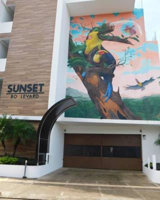Sunset 205, sleeps six, next door to the pool, 100m to the beach!