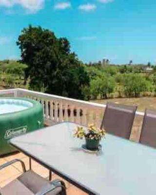 Playa y Campo Getaway Apartment, with Hot Tub