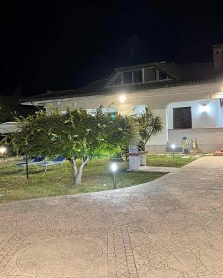 Villa Lidia & Attico degli artisti, free pets , giardino recintato e attrezzato
