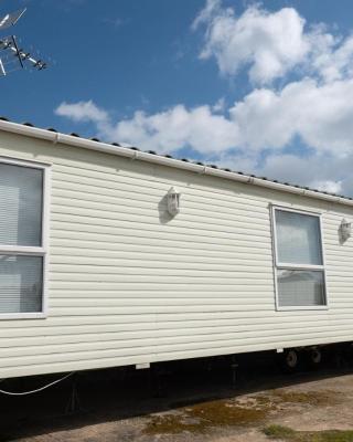 6 Berth Caravan For Hire At Seawick Holiday Park In Clacton-on-sea Ref 27049sw