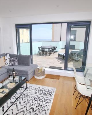 Modern Home for Small Groups by Stones Throw Apartments - Free Parking - Sea View