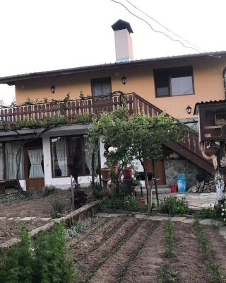 Къща за гости Градината