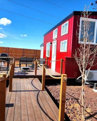 Romantic Tiny home with private deck