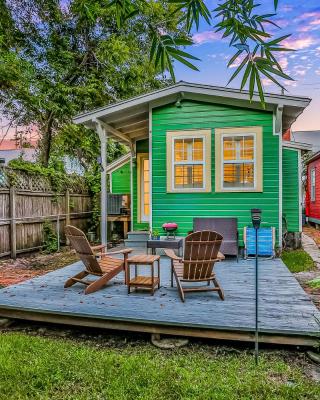 Quaint Modern Downtown Cottage